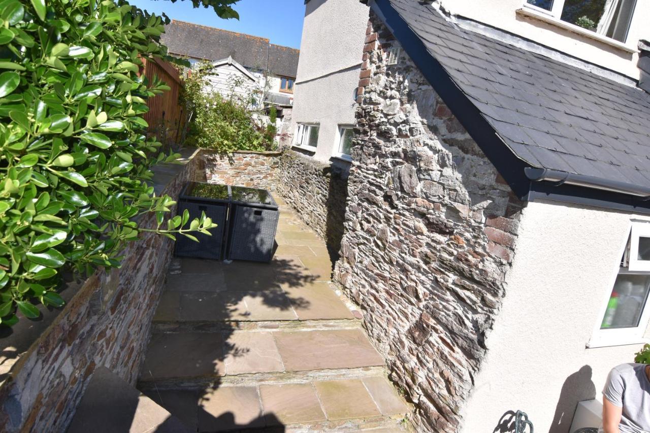 Spacious Cottage In The Village Of Wembury Exterior foto